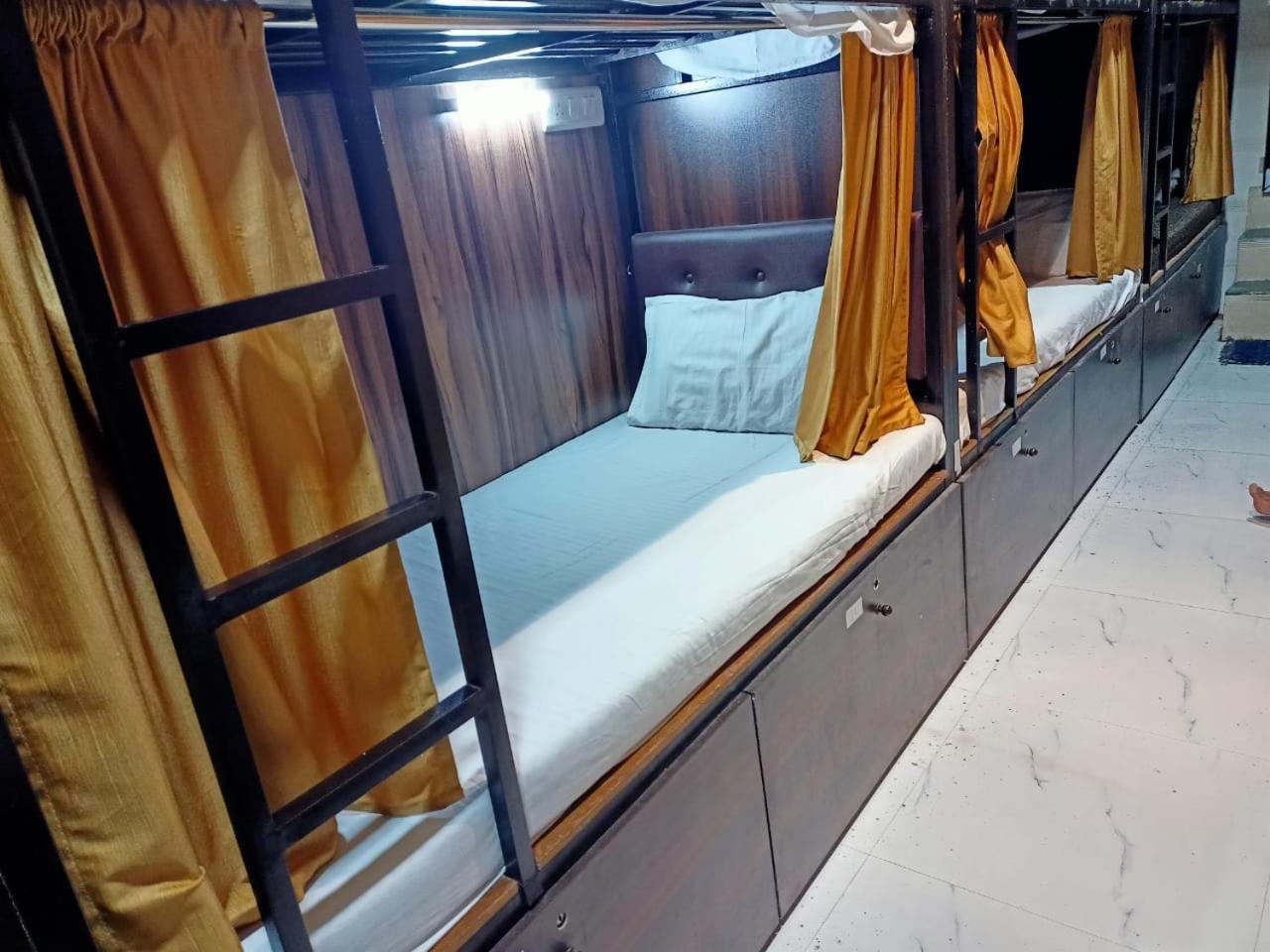 Hotel Golden View Dormitory Mumbai Exterior foto
