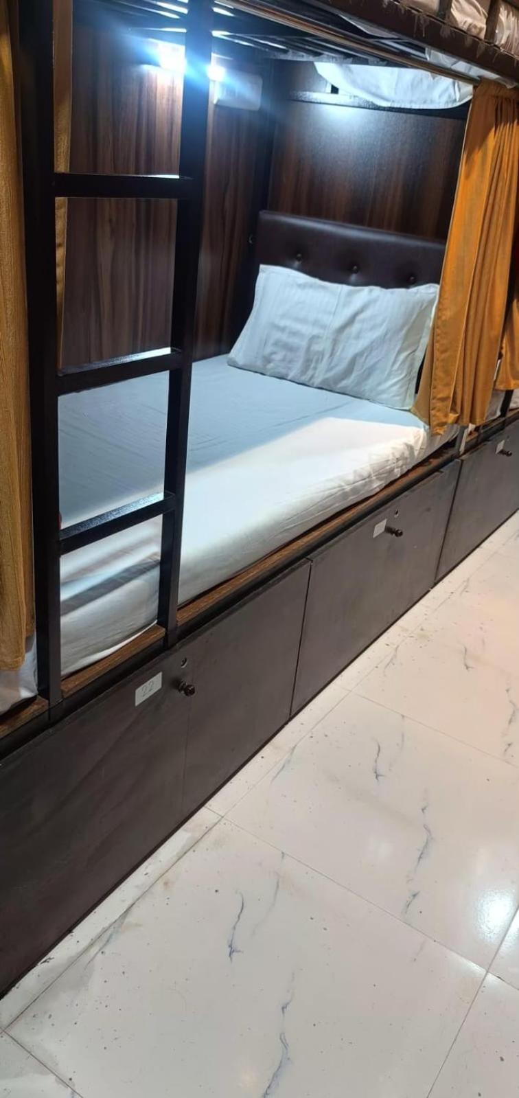 Hotel Golden View Dormitory Mumbai Exterior foto