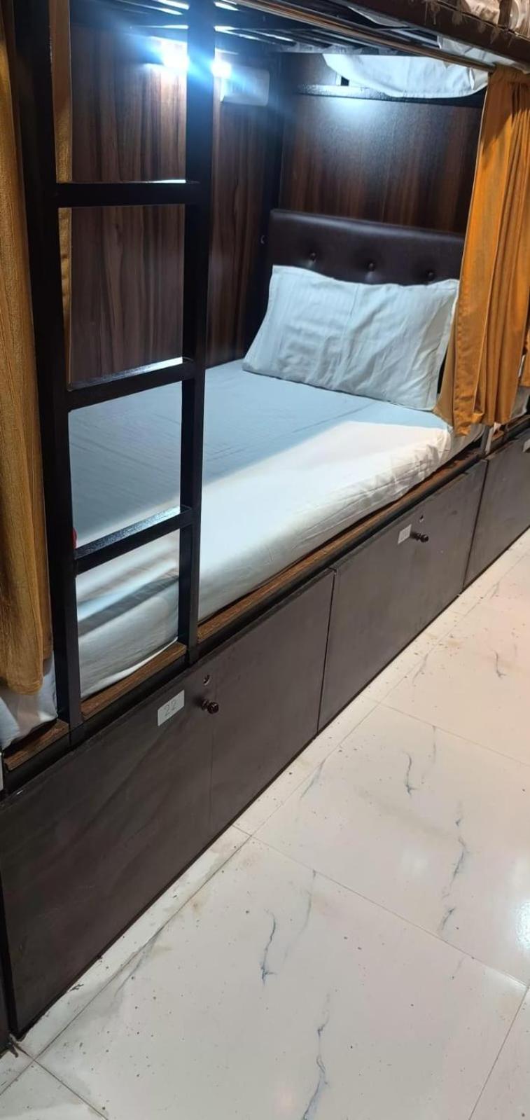 Hotel Golden View Dormitory Mumbai Exterior foto